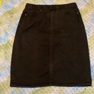Lands End black pull-on denim skirt